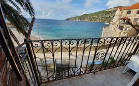 Apartment And Rooms Lucica